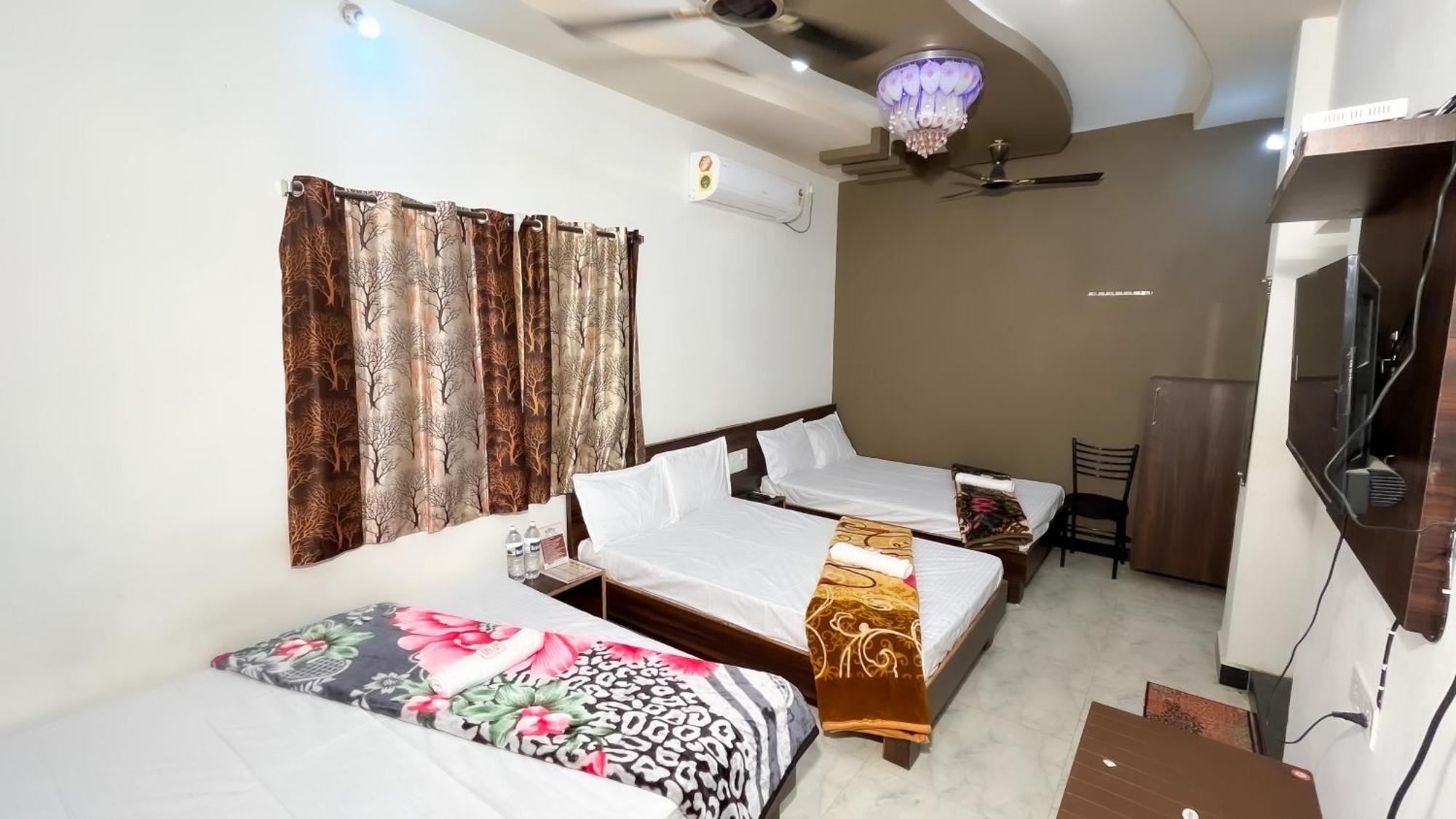 Hotel Rudraksh Ujjain Esterno foto